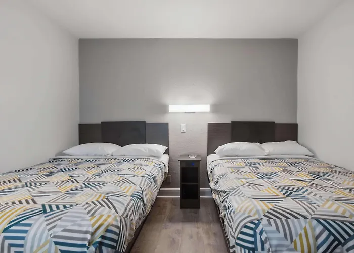 6-normal, Il - Bloomington Area Hotel 3*