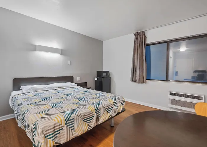 6-normal, Il - Bloomington Area Hotel 3*