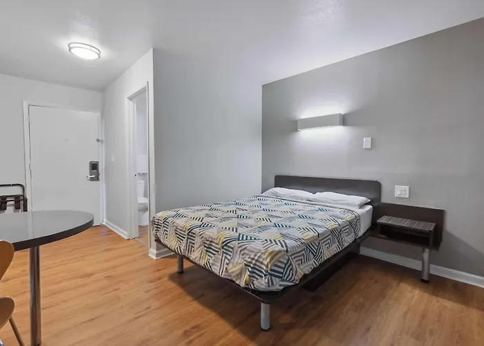 6-normal, Il - Bloomington Area Hotel 3*